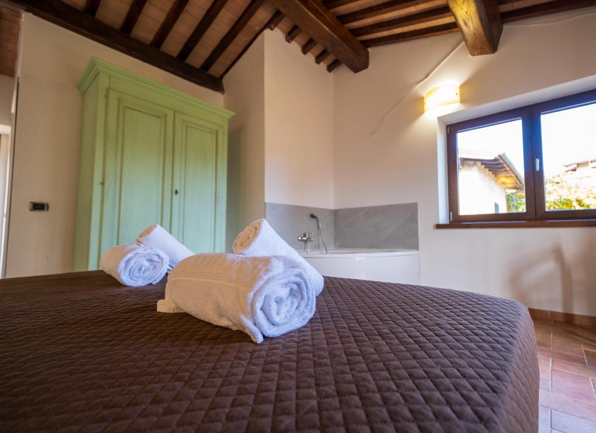 Agriturismo Borgo Biaia Camporgiano Exterior foto