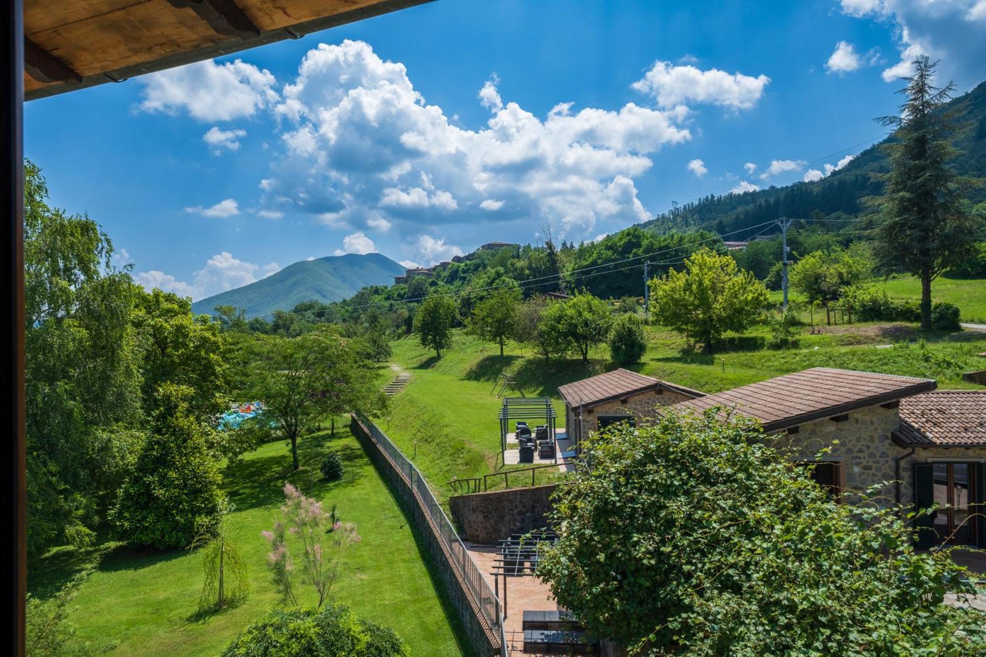 Agriturismo Borgo Biaia Camporgiano Exterior foto