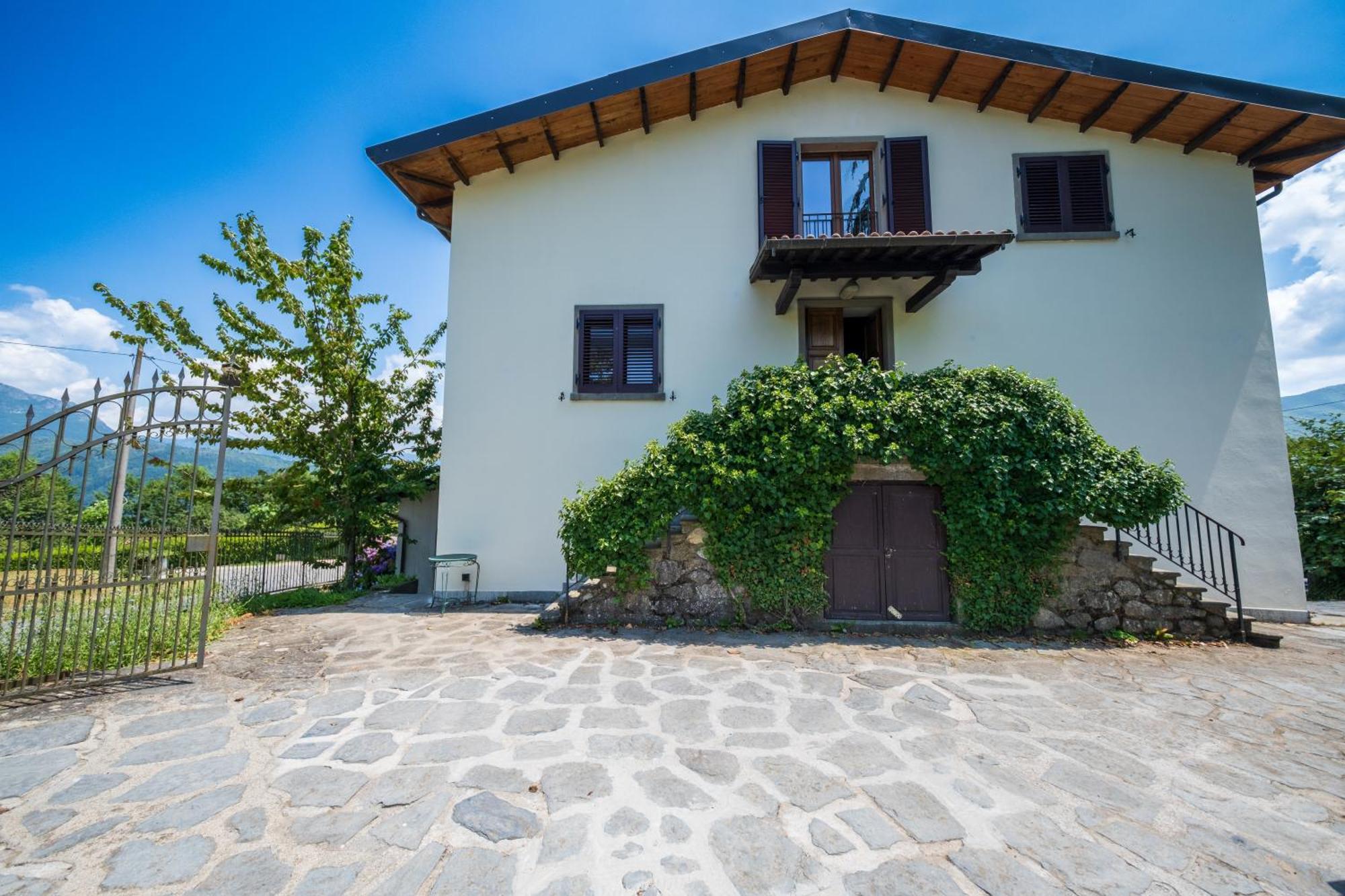 Agriturismo Borgo Biaia Camporgiano Exterior foto